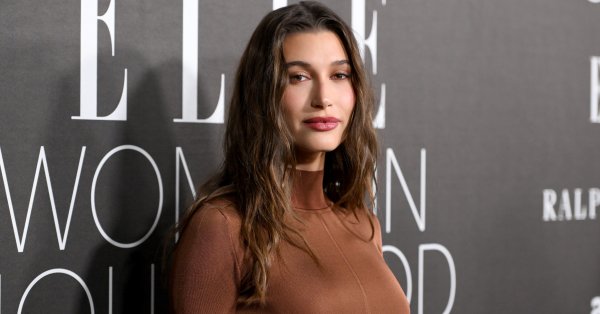 Хейли Бийбър сякаш не може да забави темпо и покорява