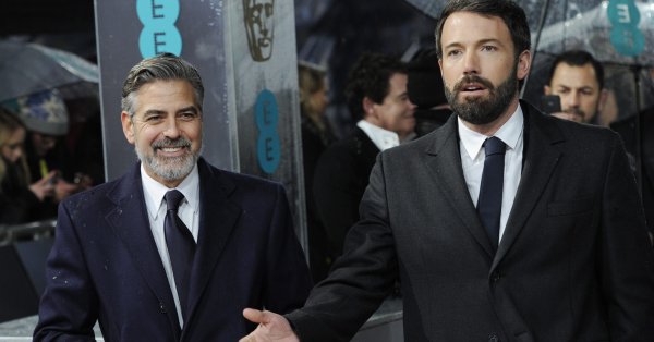 Джордж Клуни сподели безусловната си подкрепа към Бен Афлек, коментирайки,