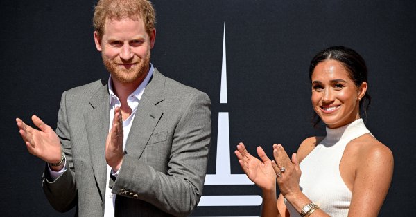 Меган Маркъл и принц Хари изненадаха феновете на Елтън Джон