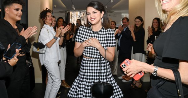 Селена Гомес дава на феновете това което винаги са искали