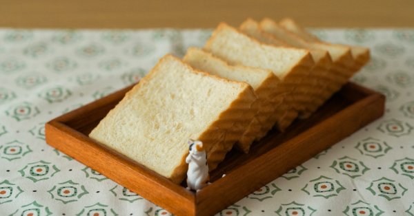 Белият хляб е една от основните храни на много домакинства.