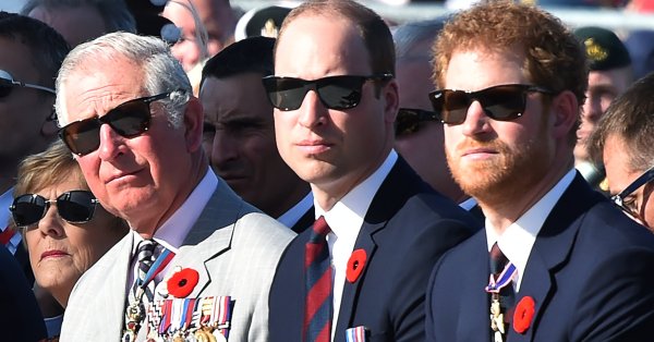 Принц Чарлз отново говори със сина си Хари Това твърдят