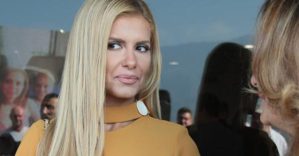 По чип ли е носът на Анелия и коригирала ли си