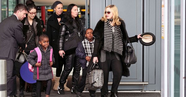 Мадона и децата ѝ са готови за Коледа.
В понеделник 63-годишната