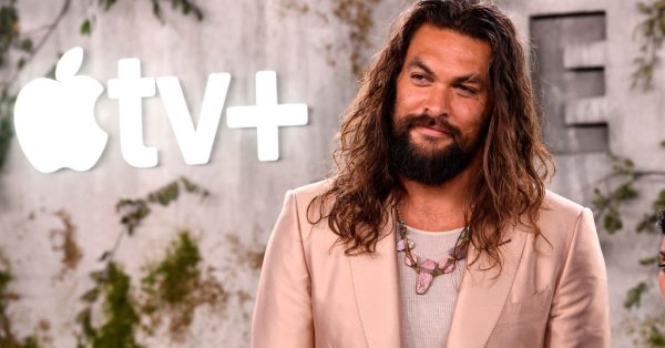 Още един силен и красив мъж може да се присъедини