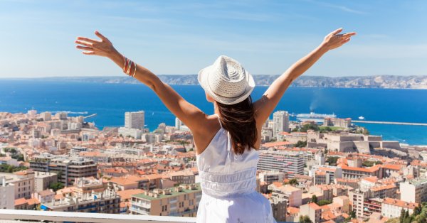 Астрологията е наука която изучава взаимодействието между Слънцето Луната и