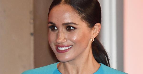 Пръстен с розов сапфир на марката Ecksand, струващ 1 144