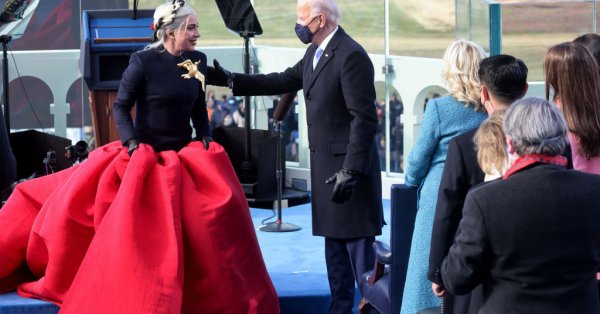 Всички знаем че Лейди Гага рядко се подчинява на модните