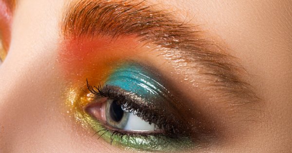 Монохроматичният или по просто казано едноцветният грим е огромна тенденция в