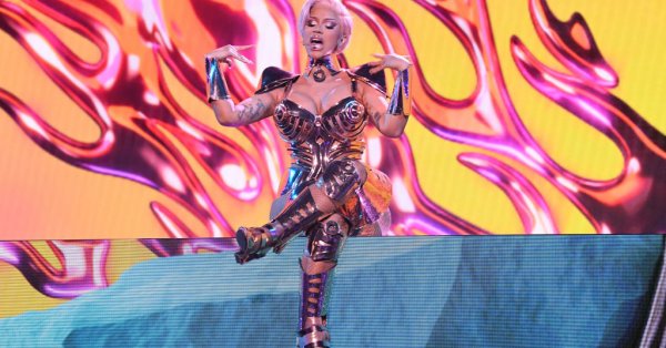 Карди Би и съпругът ѝ Offset не пестиха средства за