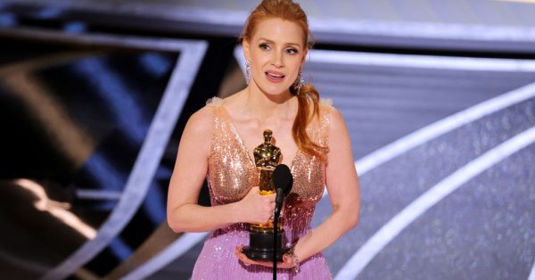 Тази нощ бяха раздадени 94-ите награди „Оскар“. Червеният килим в