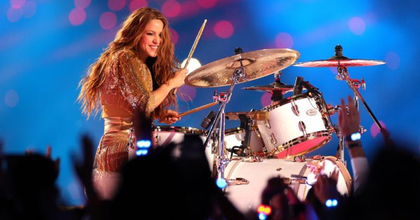 Шакира зарадва англоговорящите си фенове пускайки нова песен на английски