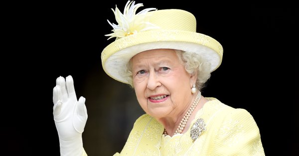 Кралица Елизабет II се възстановява след посещение в болница което
