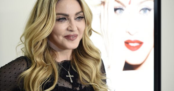 Биографичният филм за Мадона остава на заден план заради нейното