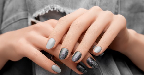 Маникюр сякаш направен от кадифе е тенденцията която да следвате