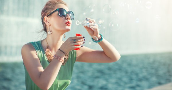 Колкото и да обичаме модните тенденции от 90 те и началото