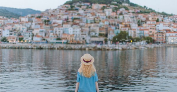 Астрологията е наука която изучава взаимодействието между Слънцето Луната и