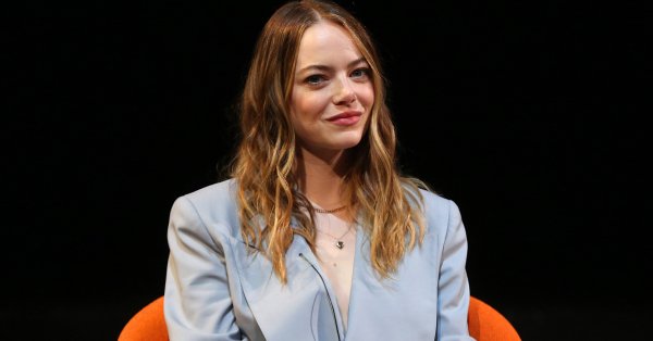 Ема Стоун е жена която знае как да съчетава тоалета