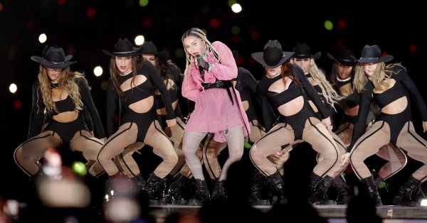 Мадона иска да почете 40 годишната си музикална кариера правейки