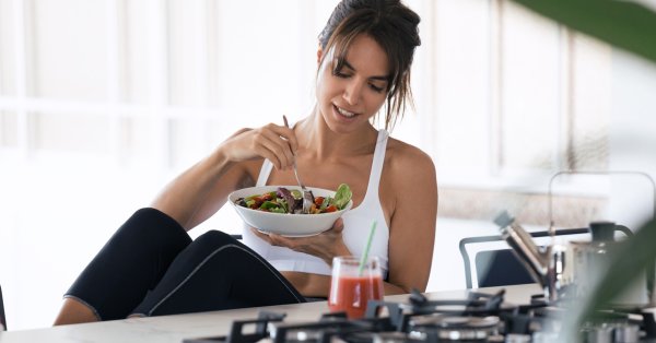 Често срещано е схващането че похапването късно през нощта особено