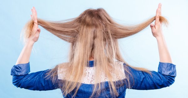 Наелектризирана коса е онова което проваля нашата перфектна визия на