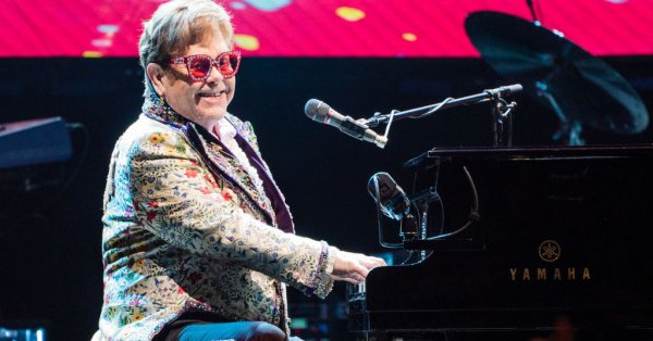Елтън Джон е дал положителна проба за коронавирус което го