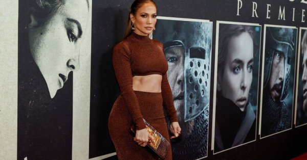 Очевидно зеленото наистина е цветът на Дженифър Лопес Изпълнителката показа завиден