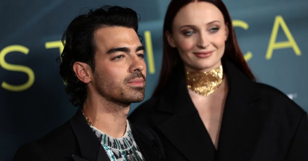 Джо Джонас който преди няколко дни отпразнува своя 33 ти рожден