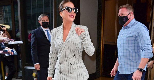 Модното шоу на Лейди Гага по улиците на Ню Йорк