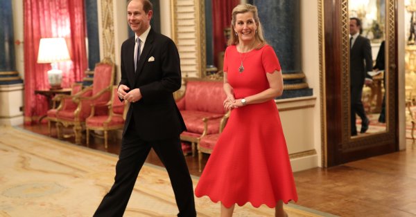 Поредна двойка от британското кралско семейство изпрати своята коледна картичка.