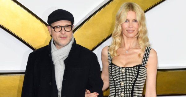 Супермоделът от 90 те Клаудия Шифър се появи на червения килим