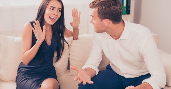 Има хора които имат навика да се държат отбранително при