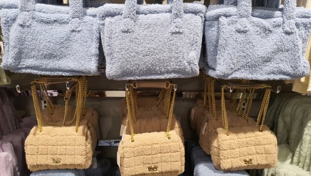 Дамски чанти за зима 2022 – вземете си пухкава - Tialoto