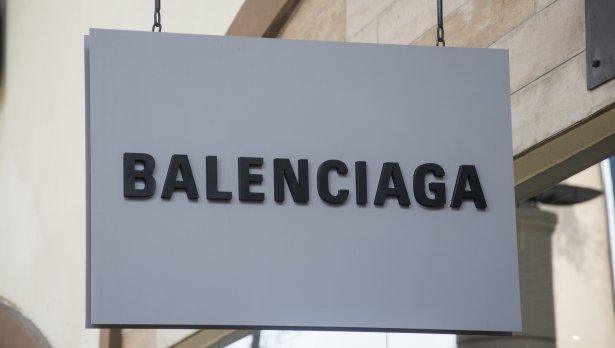 Тъжни деца и плюшени мечета като секс играчки – скандалната реклама на  Balenciaga - Tialoto