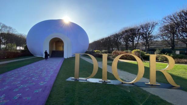Рокля на Dior е била правена 800 часа - Tialoto