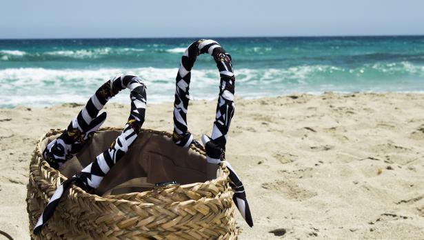 Трапецовидни плетени чанти – най-търсени за плажа - Tialoto
