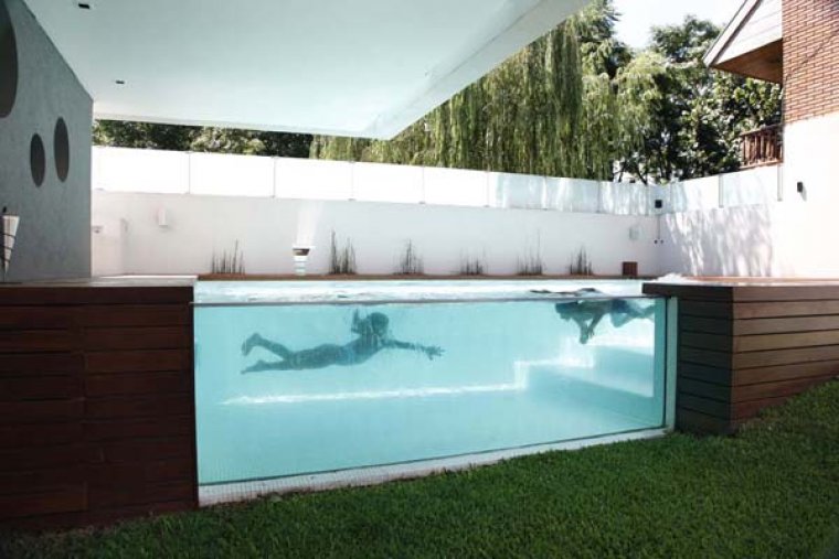 Стъклени плувни басейни с уникален дизайн - Tialoto