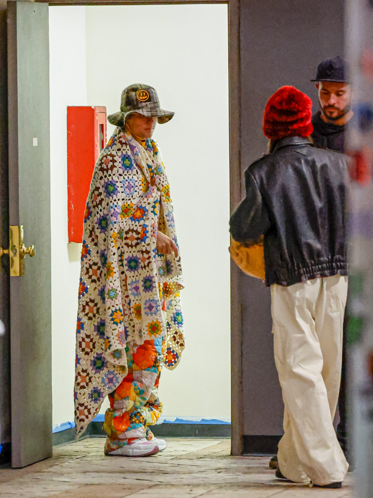 Мода за напреднали – Джъстин Бийбър с бабиното одеяло - Tialoto